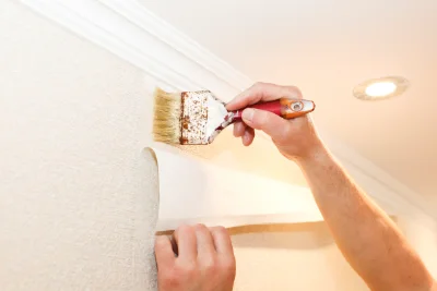 Pose de papier peint à Fanjeaux — revêtements muraux et toiles de verre